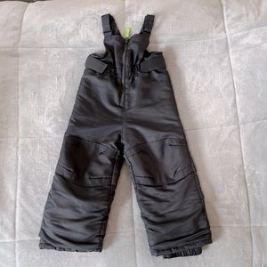 Kids snow suit size 3T.